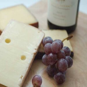 En ost och vinprovning är en bra present om du inte vill ge mamma fler saker. 