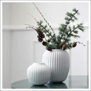 Snygga vaser är en trevlig inredningsdetalj i hans eller hennes rum. De är snygga både med och utan <a class=