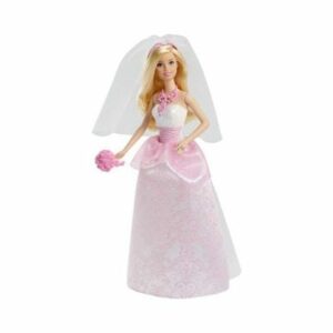 Barbie är en annan önskedröm för många flickor. Det är kul att leka med och pyssla till sina dockor. 
