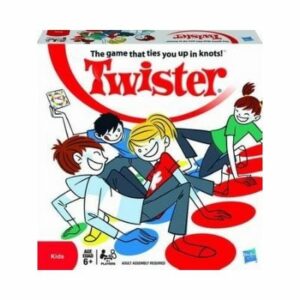  Twister är jätteroligt för dem som är flexibla. Här har barnen stor chans att vinna mot sina något stelare föräldrar. Det gäller att inte hamna underst när högen av spelare rasar. 