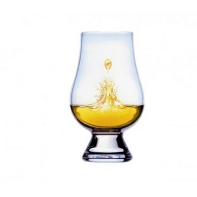 En smalnad kupa på whiskyglaset gör att man känner doften bättre. 