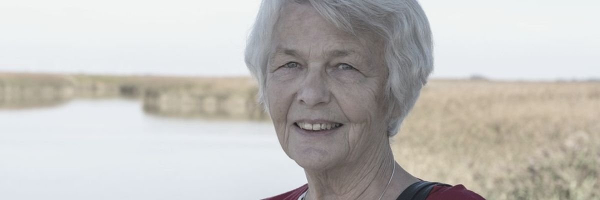 Present Till 70-Årig Kvinna