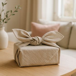 Kreativa sätt att slå in present med tyg och blommor